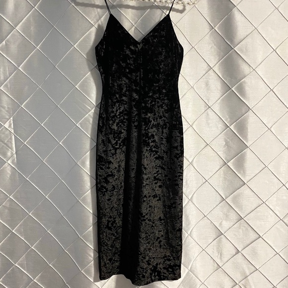 ⭐️HP⭐️ Alice + Olivia Velvet Cate Dress - Picture 7 of 9